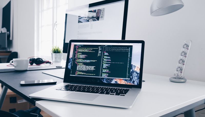 Confronto tra CMS proprietario e WordPress per la gestione di siti web